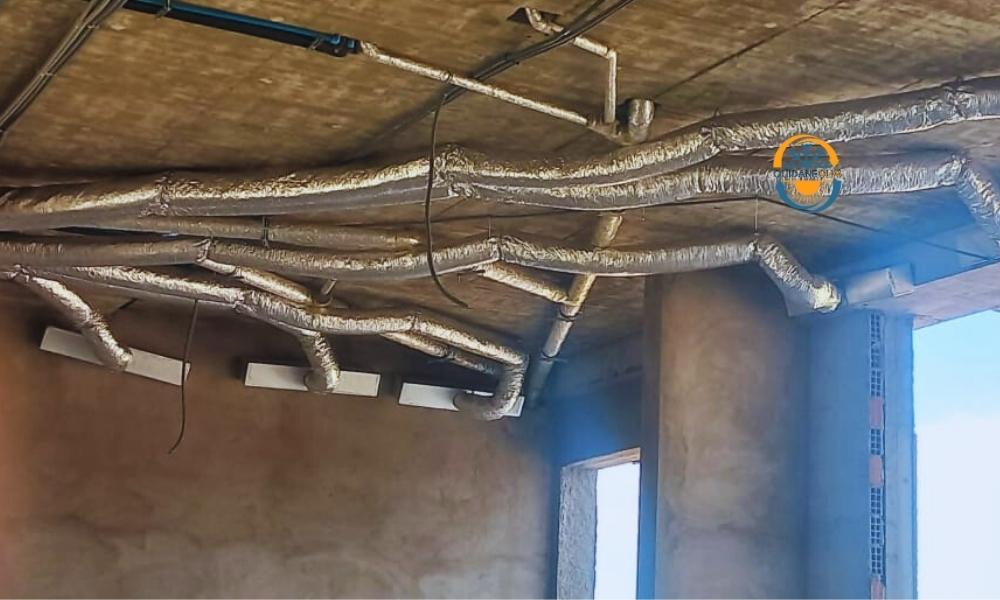 Installation gaines — plafond